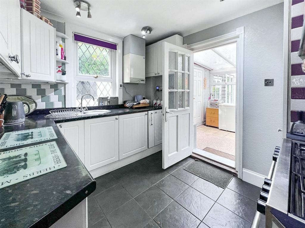 Benham Hill, Thatcham RG18 3 bed detached house for sale £550,000
