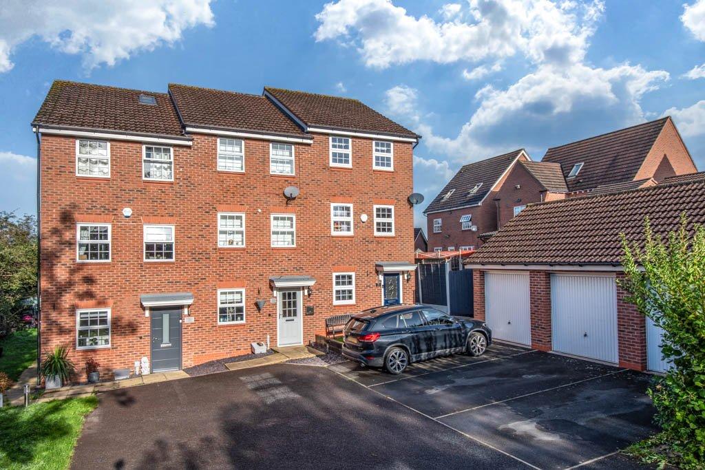 Royal Worcester Crescent, Bromsgrove, Worcestershire, B60 4 bed