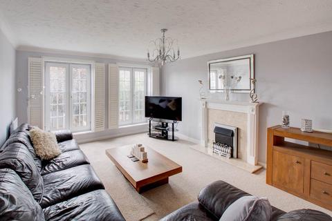 4 bedroom terraced house for sale, Royal Worcester Crescent, Bromsgrove, Worcestershire, B60