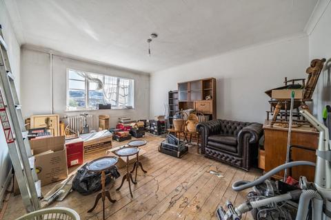 2 bedroom flat for sale, Courtlands Estate,  Sheen Road Richmond,  TW10