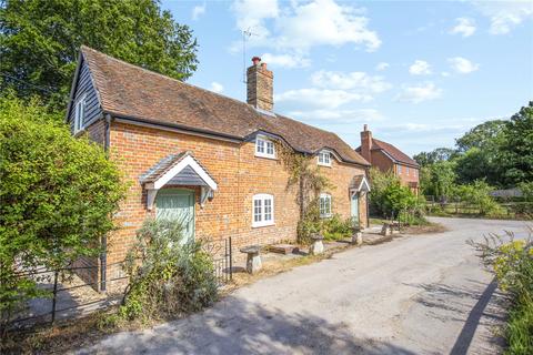 3 bedroom detached house to rent, Weston, Newbury, Berkshire, RG20