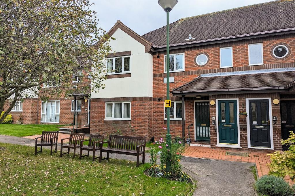 NORTHWOOD SQUARE, FAREHAM 2 bed retirement property £200,000
