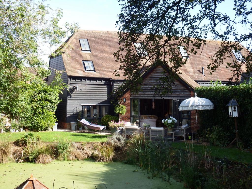 Dunwich Farm, Stevenage, Hertfordshire, SG1 3 bed semidetached house