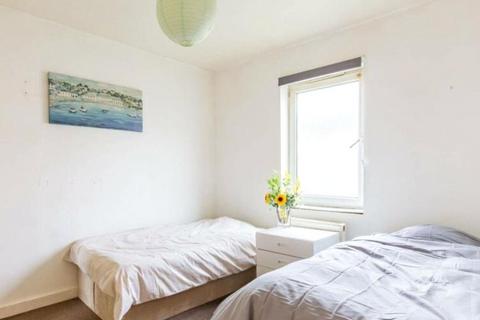 2 bedroom apartment for sale, Turnpike Mews, Turnpike Lane, N8