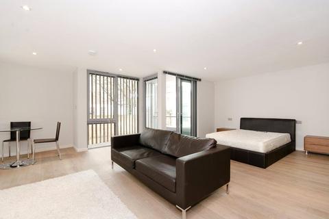 Studio to rent, Blackthorn Avenue, Islington, London