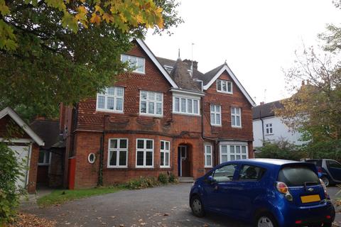 1 bedroom in a flat share to rent, Corkran Road, Surbiton, KT6 6PL