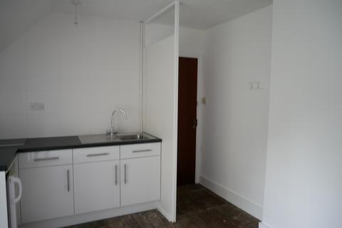 1 bedroom in a flat share to rent, Corkran Road, Surbiton, KT6 6PL