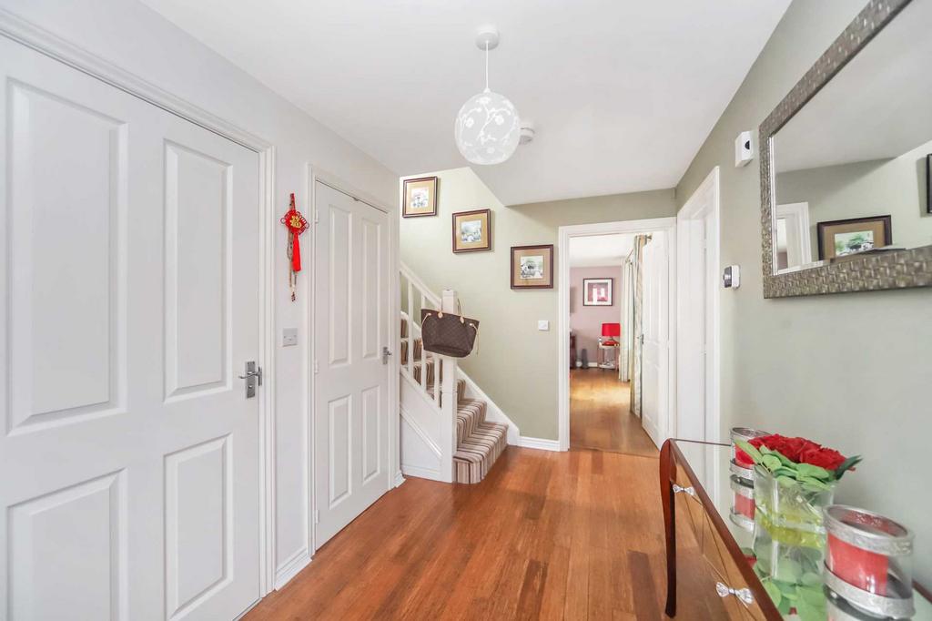 Pitstone 4 bed detached house for sale £595,000