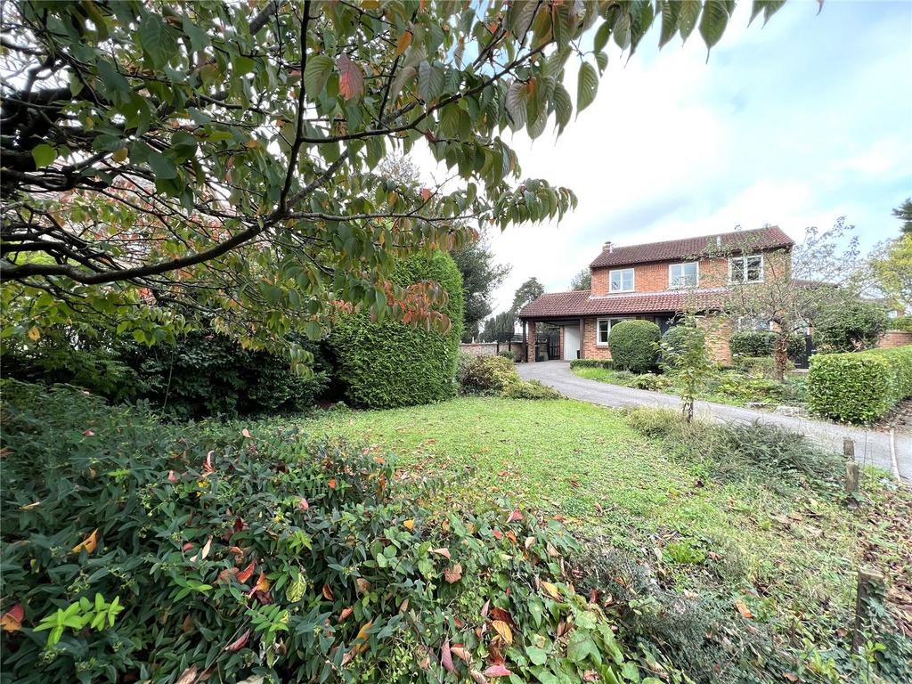 Davis Gardens, Blandford Forum, Dorset, DT11 4 bed detached house for