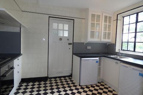 3 bedroom flat to rent, Flat , Thanet Court, Queens Drive, London