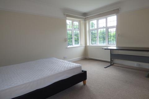 3 bedroom flat to rent, Flat , Thanet Court, Queens Drive, London