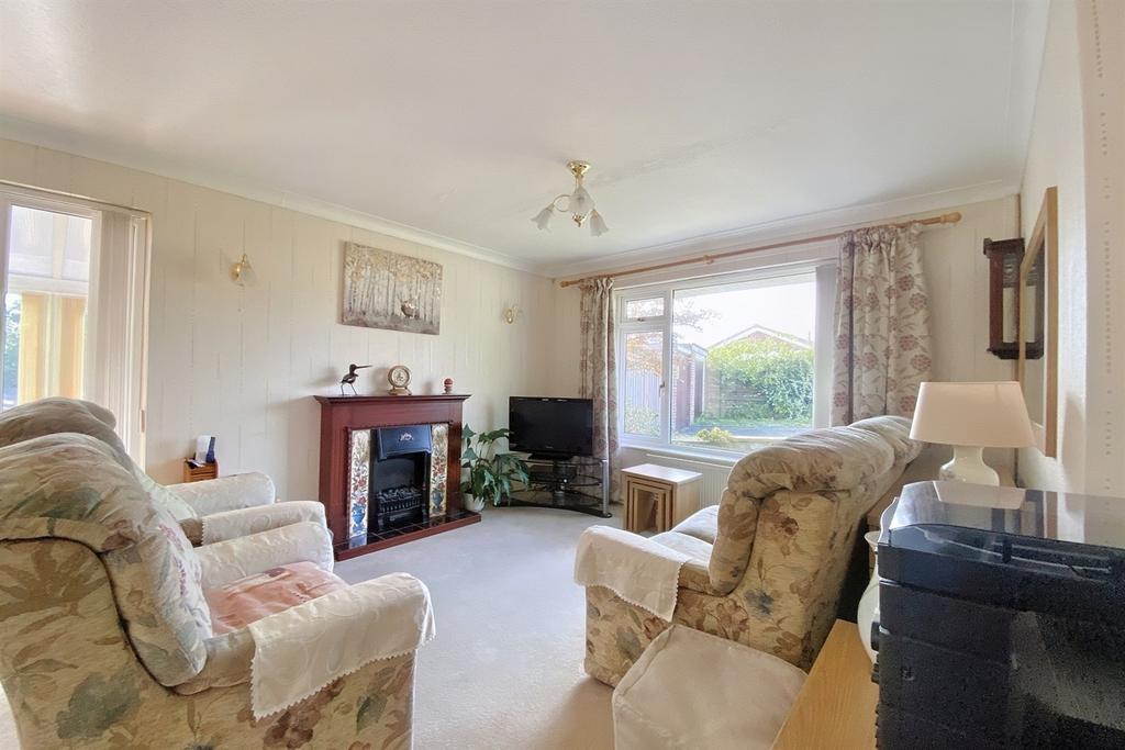 Bradpole 3 bed detached bungalow for sale £400,000