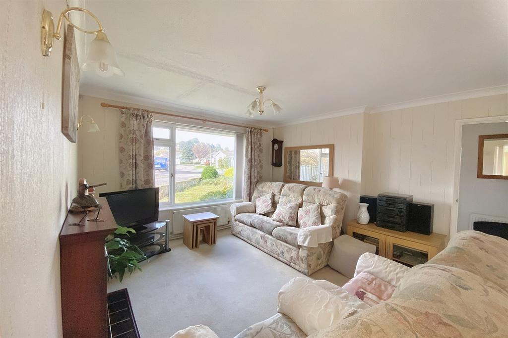 Bradpole 3 bed detached bungalow for sale £400,000
