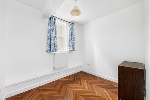 2 bedroom flat to rent, Queen's Club Gardens, London, Greater London, W14