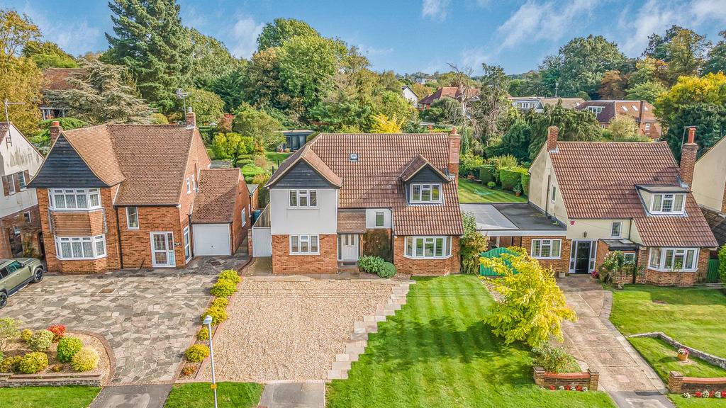 Heath Road, Potters Bar, EN6 1LQ 5 bed detached house £1,250,000