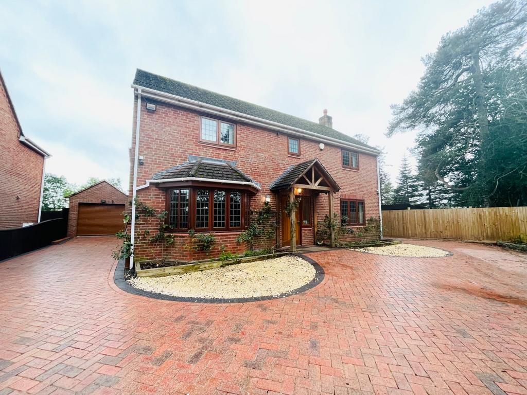 Bills Lane, Shirley, Solihull, B90 4 bed detached house £2,500 pcm (£
