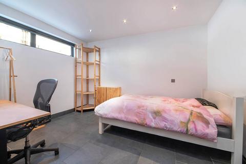 4 bedroom terraced house to rent - Northchurch Road, Islington, London, N1