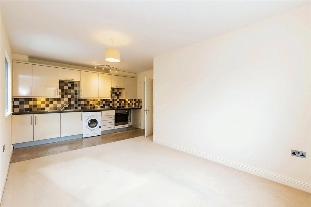 Mead Road, Cheltenham... 2 bed apartment £184,950