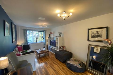 15 Fern Common, Shaw, Oldham, OL2 7TH