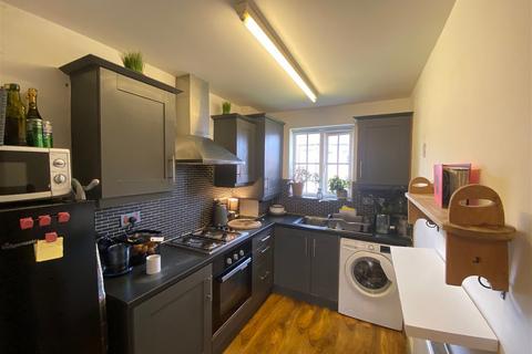15 Fern Common, Shaw, Oldham, OL2 7TH