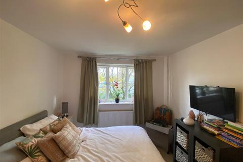 15 Fern Common, Shaw, Oldham, OL2 7TH