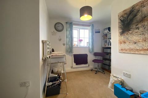 15 Fern Common, Shaw, Oldham, OL2 7TH