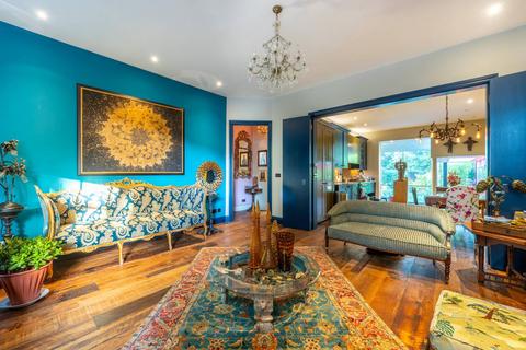 3 bedroom flat for sale, Dartmouth Road, Mapesbury Estate, London, NW2