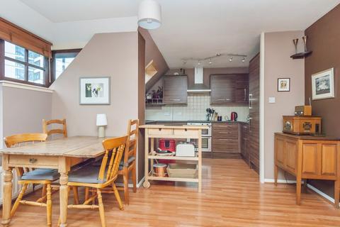2 bedroom flat to rent, 2249L – Windmill Place, Edinburgh, EH8 9XQ
