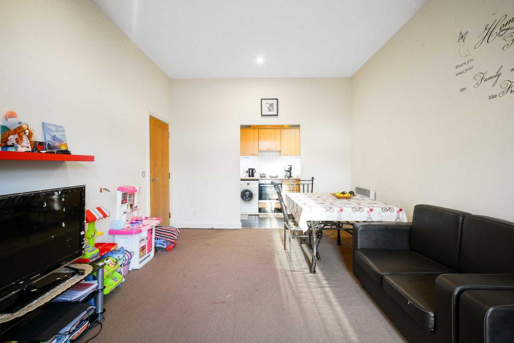 Romford Road, Stratford, E15 2 bed apartment for sale £290,000
