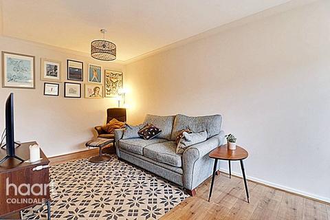 3 bedroom flat for sale, Pocklington Close, London