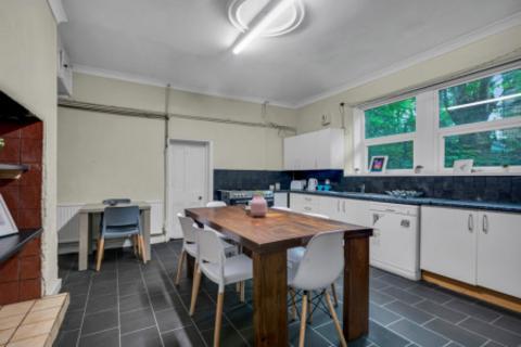 1 bedroom in a house share to rent - Burton Crescent, Leeds