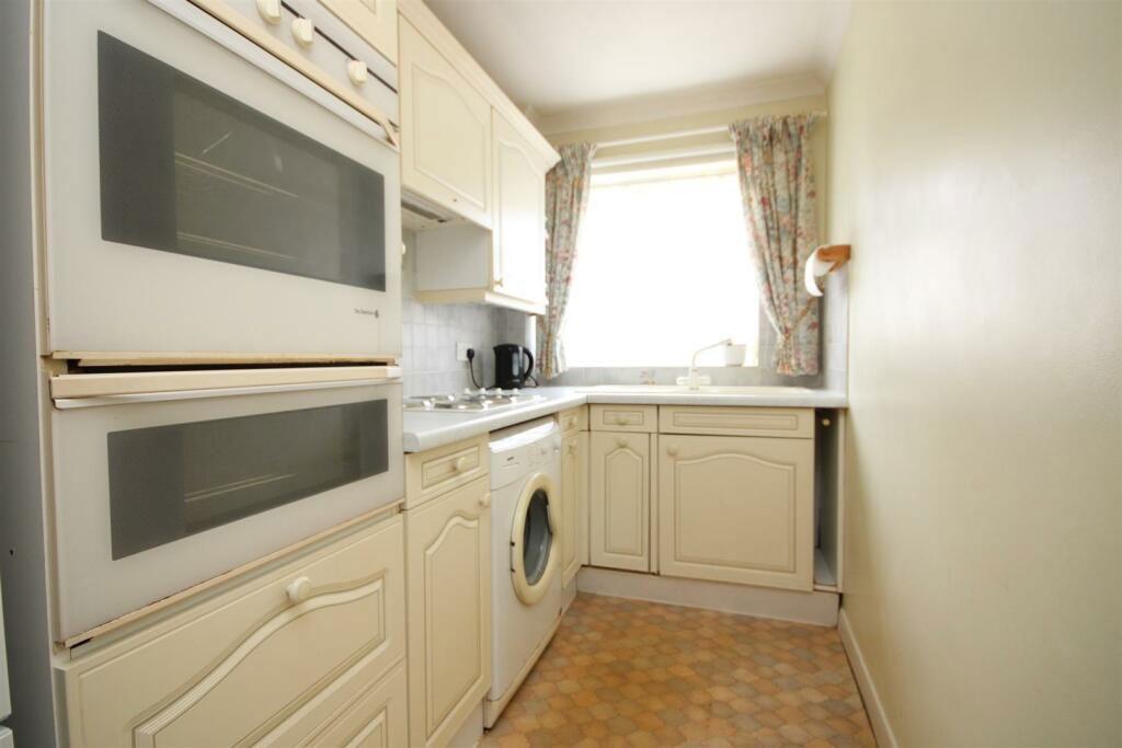 High Path Road, Guildford, Surrey... 1 bed flat £185,000