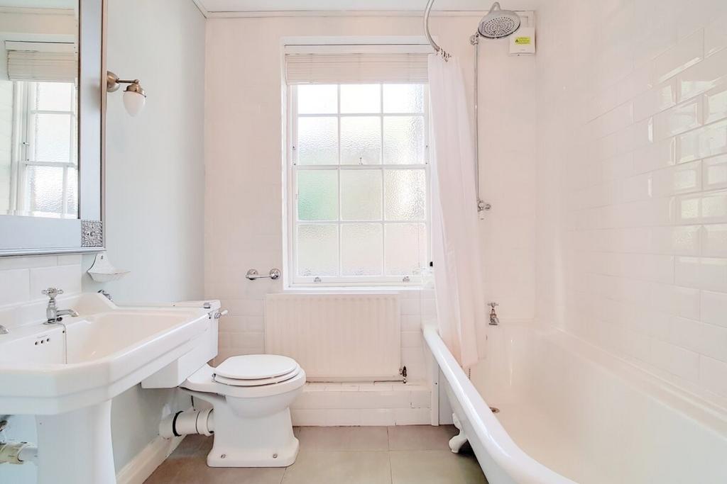 10 Bathroom 1
