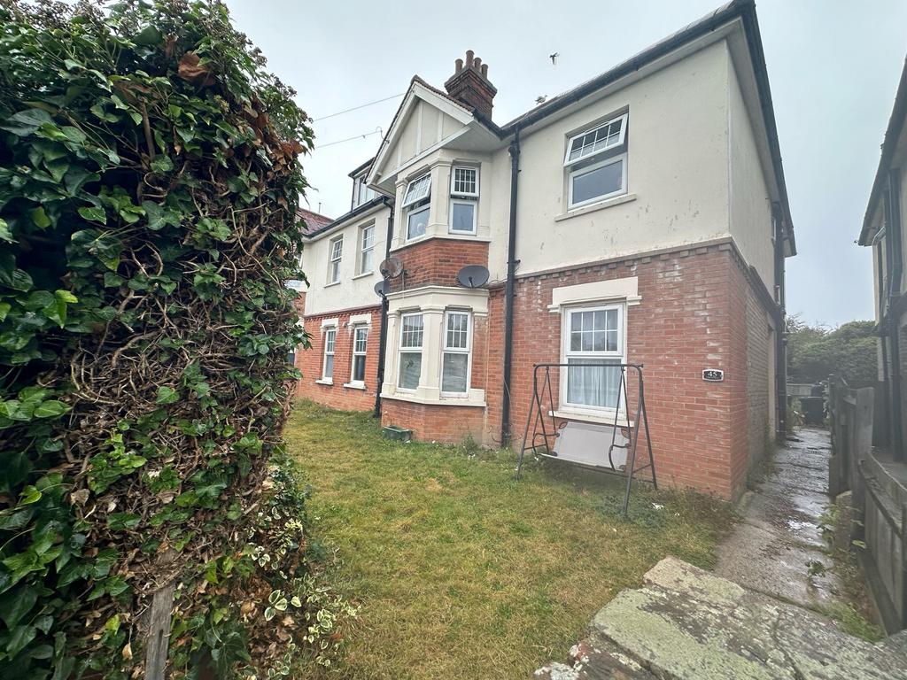 Skelmersdale Road, ClactonOnSea CO15 1 bed flat to rent £725 pcm (£
