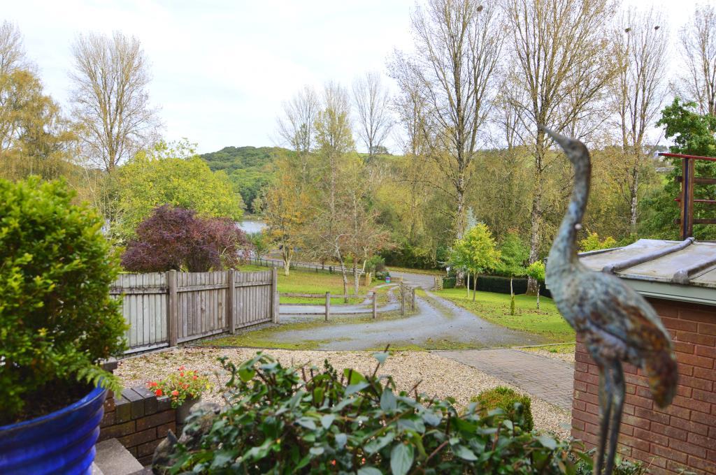 Driveway and view to Lake