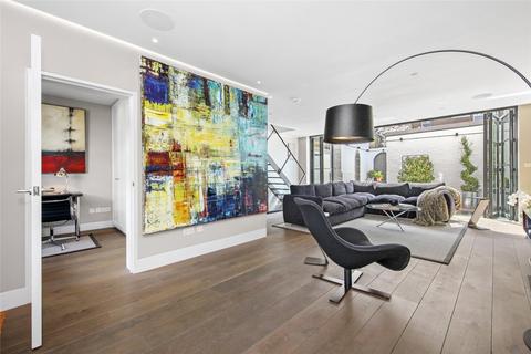 3 bedroom terraced house to rent, Pembridge Mews, London, W11