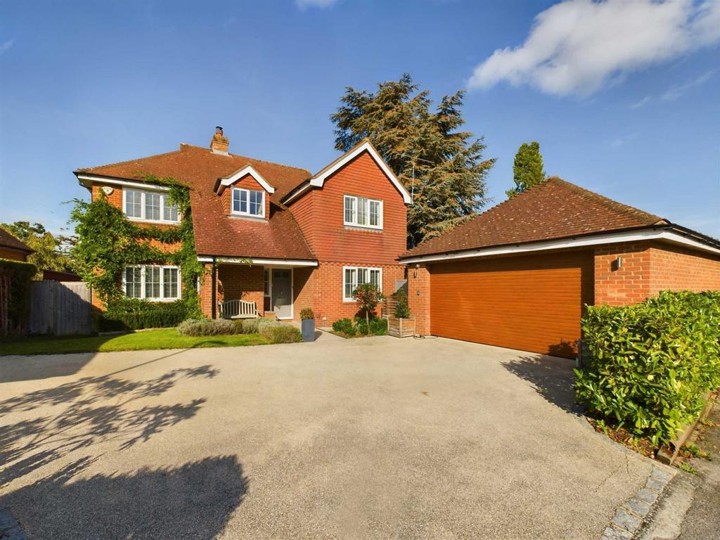 Kinghorn Park, Maidenhead SL6 5 bed detached house for sale £1,300,000