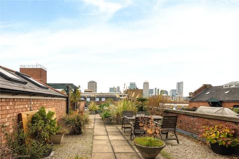 undefined, Limehouse Cut, 46 Morris Road, London, E14