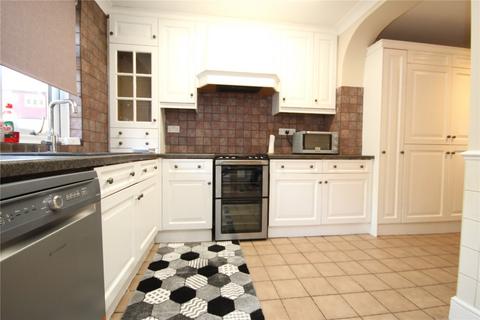 3 bedroom end of terrace house to rent, Meadow Walk,, Dagenham, RM9