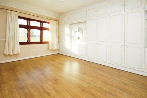 3 bedroom end of terrace house to rent, Meadow Walk,, Dagenham, RM9