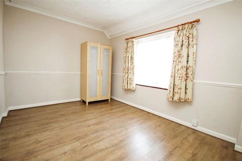 3 bedroom end of terrace house to rent, Meadow Walk,, Dagenham, RM9