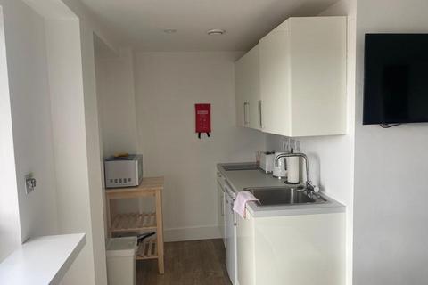 1 bedroom flat to rent, Cardinal Court, Oldham OL1