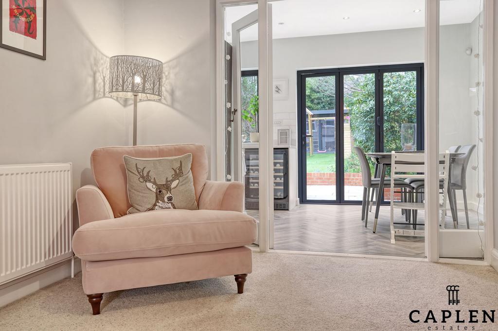 Chestnut Close, Buckhurst Hill, IG9 4 bed semidetached house for sale