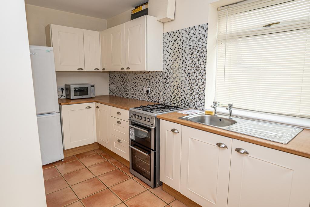 Lidgett Lane, Dinnington, S25 3 bed semidetached house £150,000