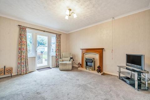 1 bedroom flat for sale - Ferndale Court,  Thatcham,  RG19