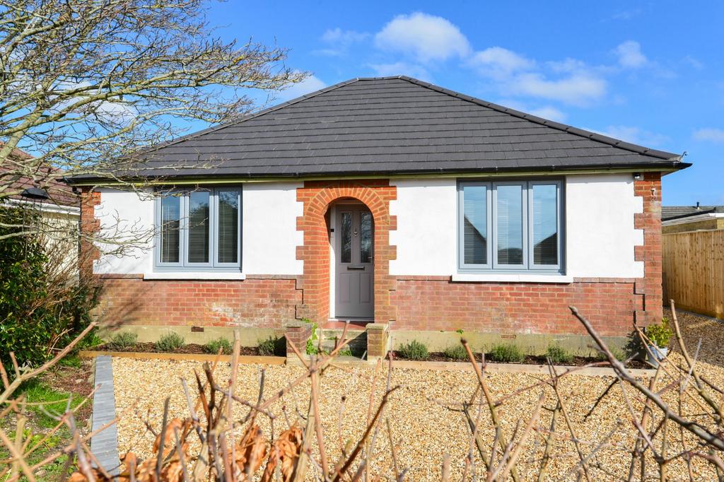 Lavender Road, Hordle, Lymington, SO41 3 bed bungalow for sale £485,000