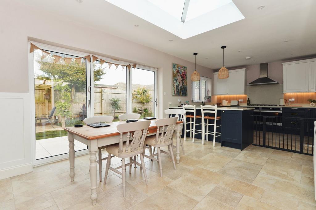 Lavender Road, Hordle, Lymington, SO41 3 bed bungalow £475,000