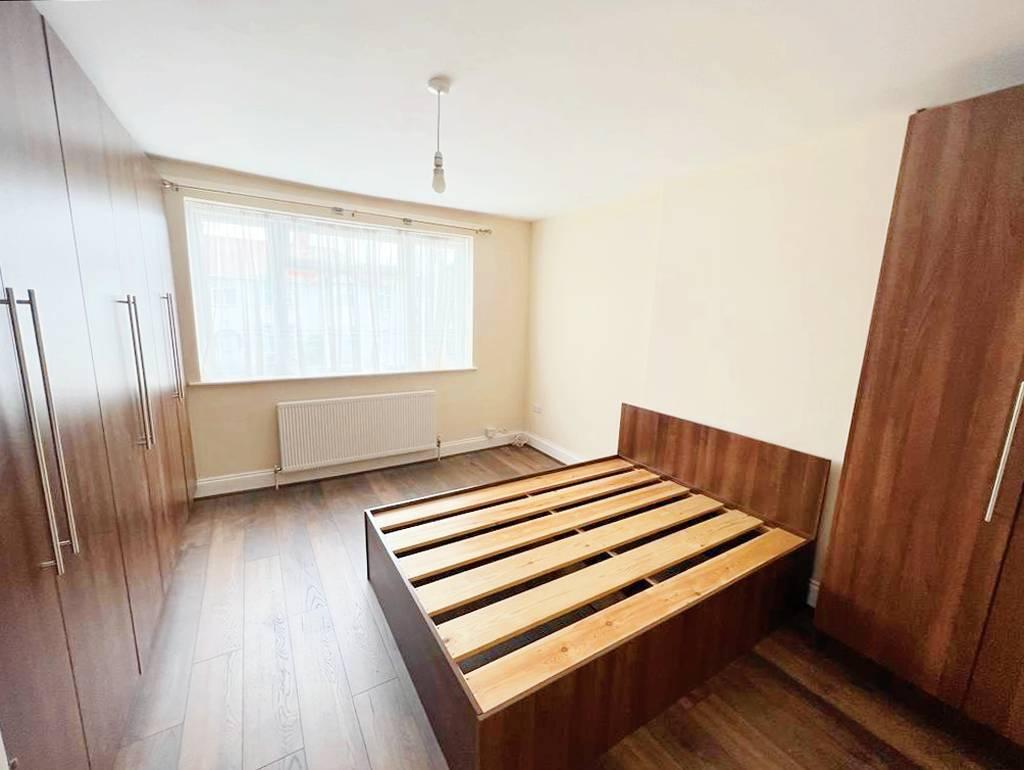 Berkeley Road, London NW9 2 bed for sale £340,000