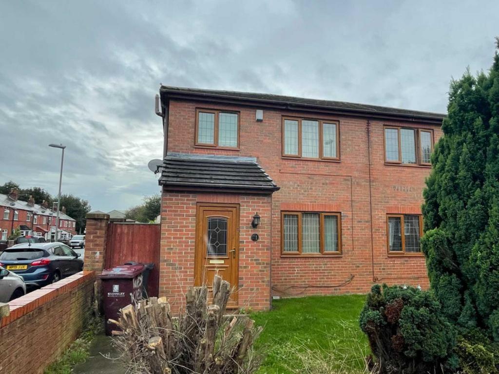 West View Close, Huyton 3 bed semidetached house for sale £150,000