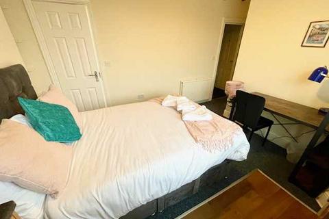 Studio to rent, Bear Road, Room 3, Brighton